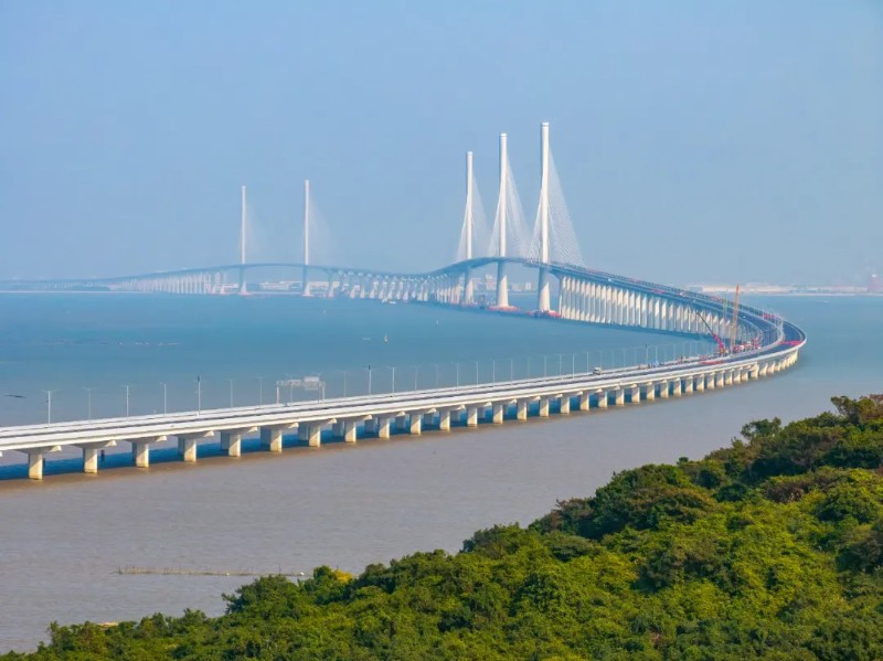 黄茅海跨海通道伫立海上